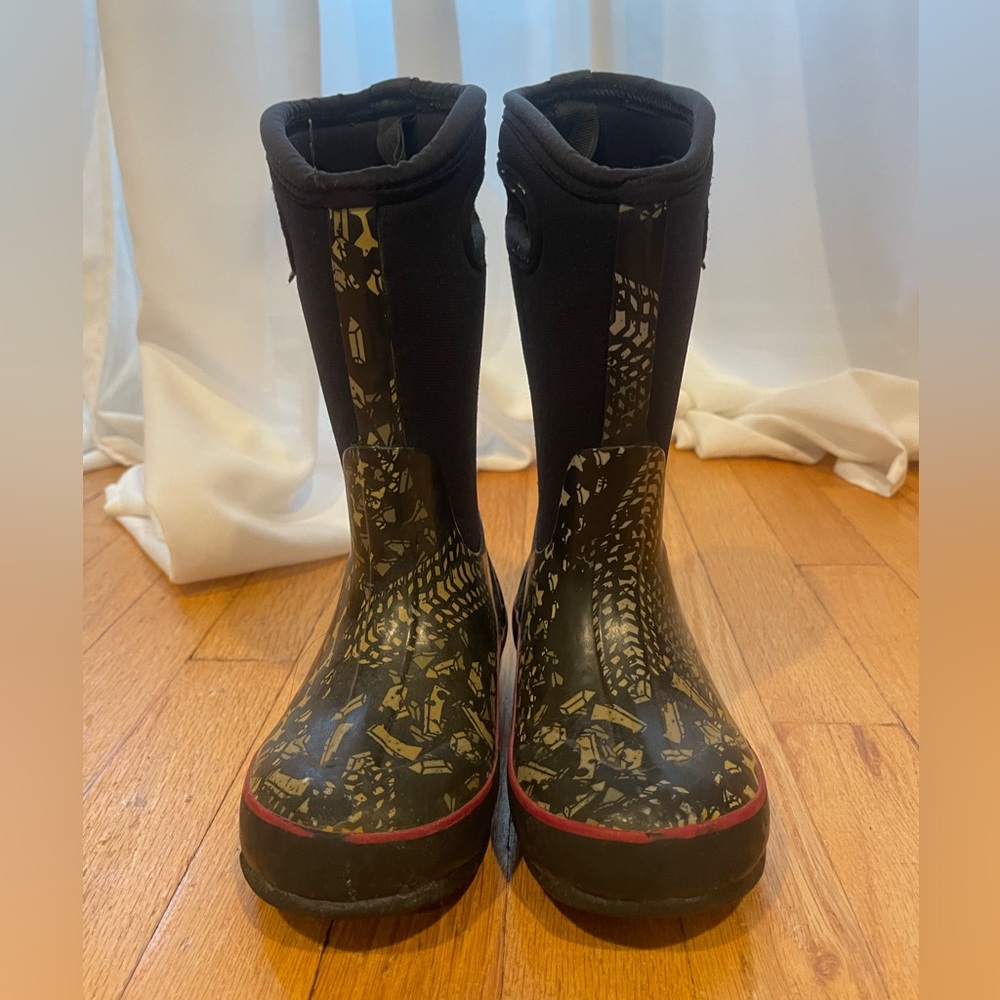 Bogs snow boots, size 12 youth.